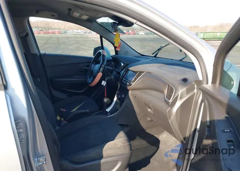 2020 Chevrolet Trax Awd Ls z USA, uszkodzony, nr VIN KL7CJNSB9LB033462